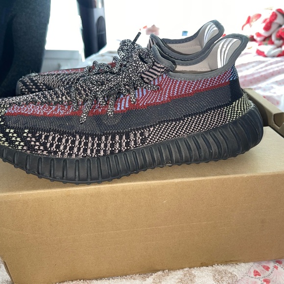 Yeezy Boost 350 - Picture 3 of 4